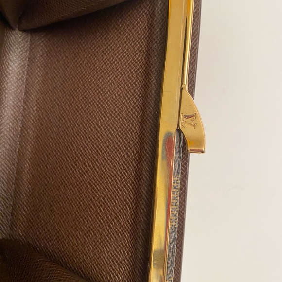 EUC! (R $750) Louis Vuitton Brown Damier Ebene Wallet With Kisslock - Picture 6 of 12